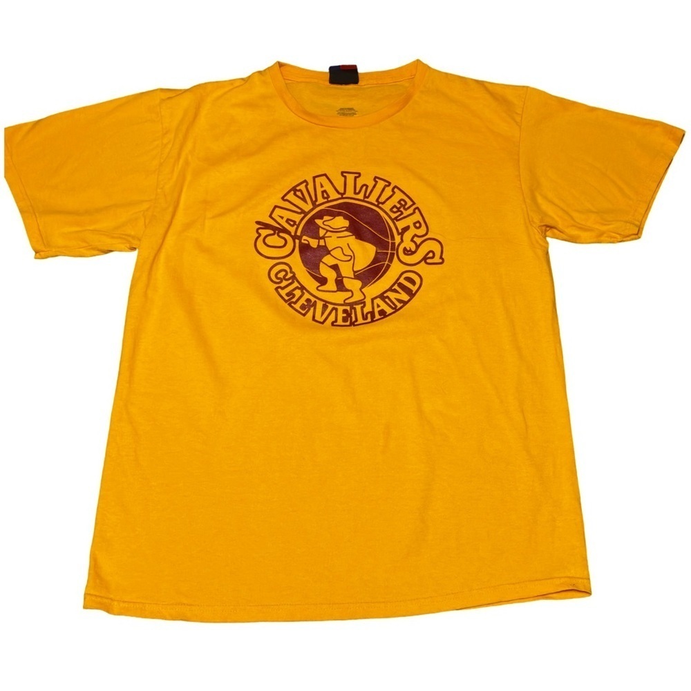Majestic Cleveland Cavaliers gold and Maroon Lebron James t-shirt large